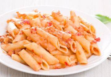 Penne saumon et légumes sauce rosée